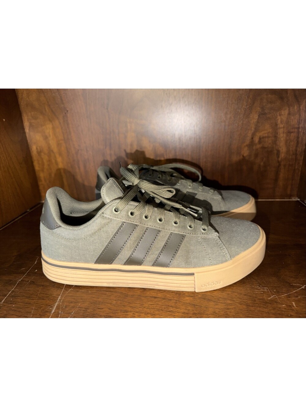 Adidas Daily 4.0 Olive Strata/Shadow Olive/Gum Men’s 7.5 (D1)
